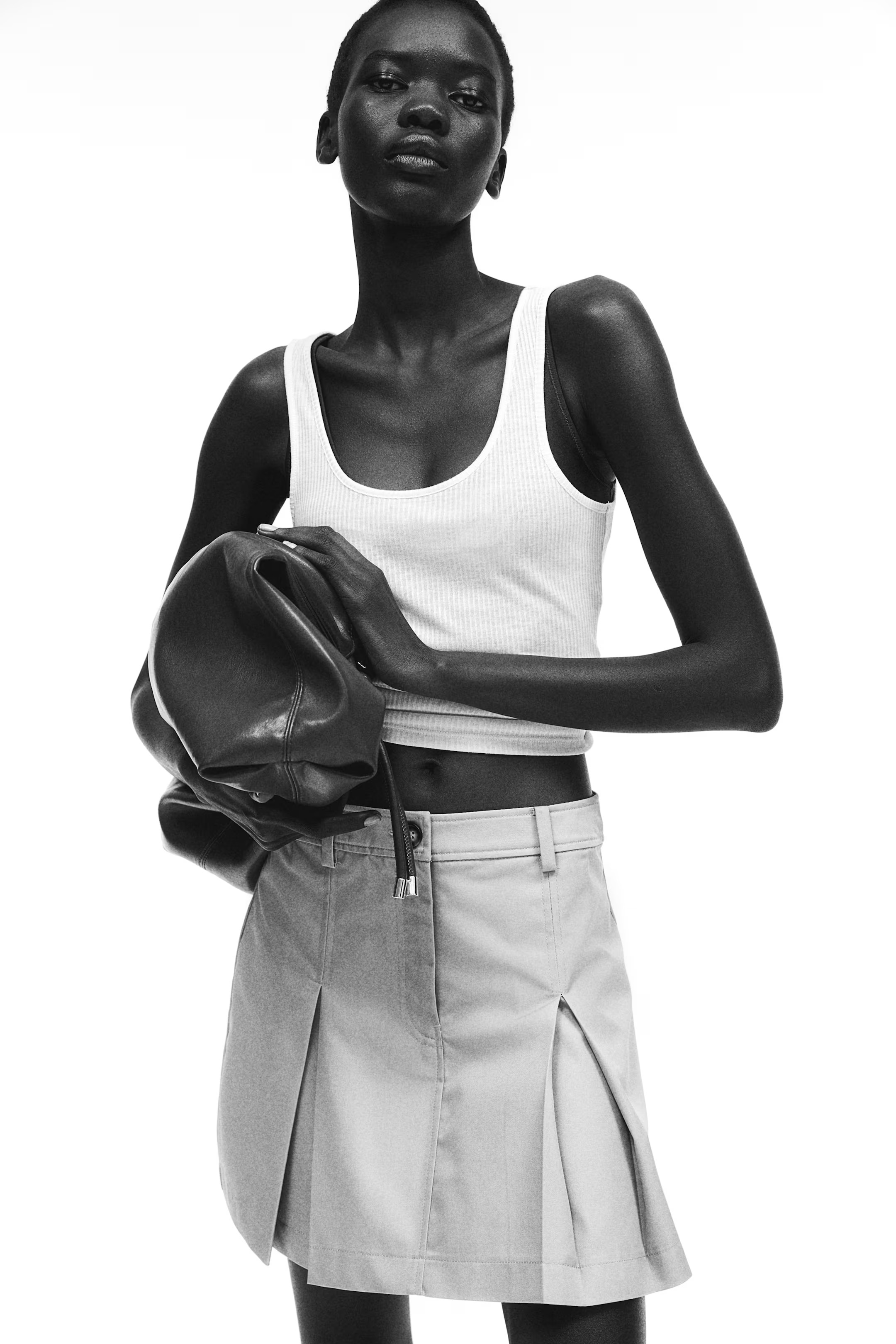 Pleated Twill Skirt - Regular waist - Short - Beige - Ladies | H&M US | H&M (US + CA)