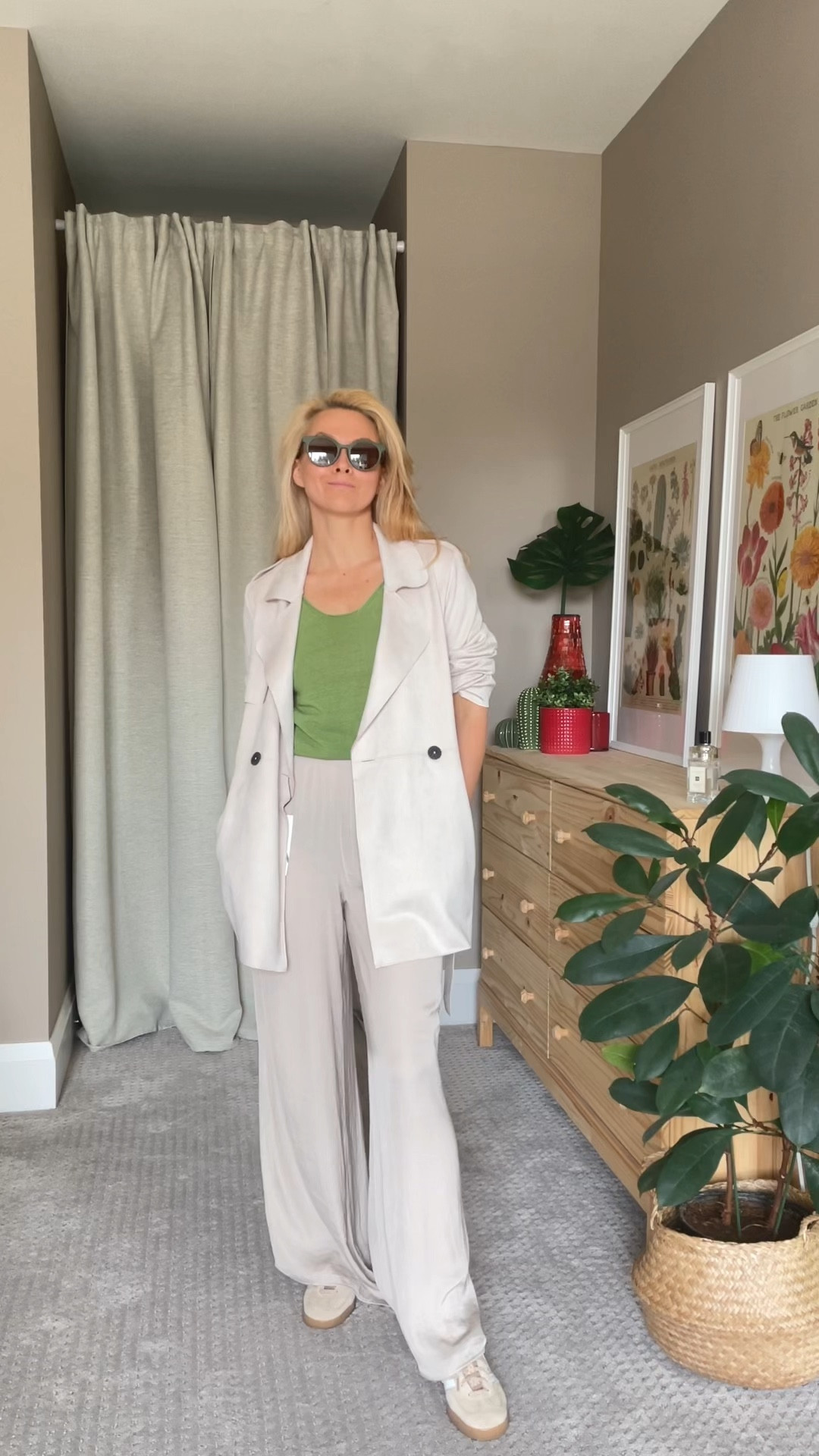 So, ladies, here’s my collection of white silk wide-leg pants. They’re perfect not just for vacation but will seamlessly fit into your fall wardrobe and can be a great addition to your capsule collection.

#LTKStyleTip #LTKTravel #LTKWorkwear