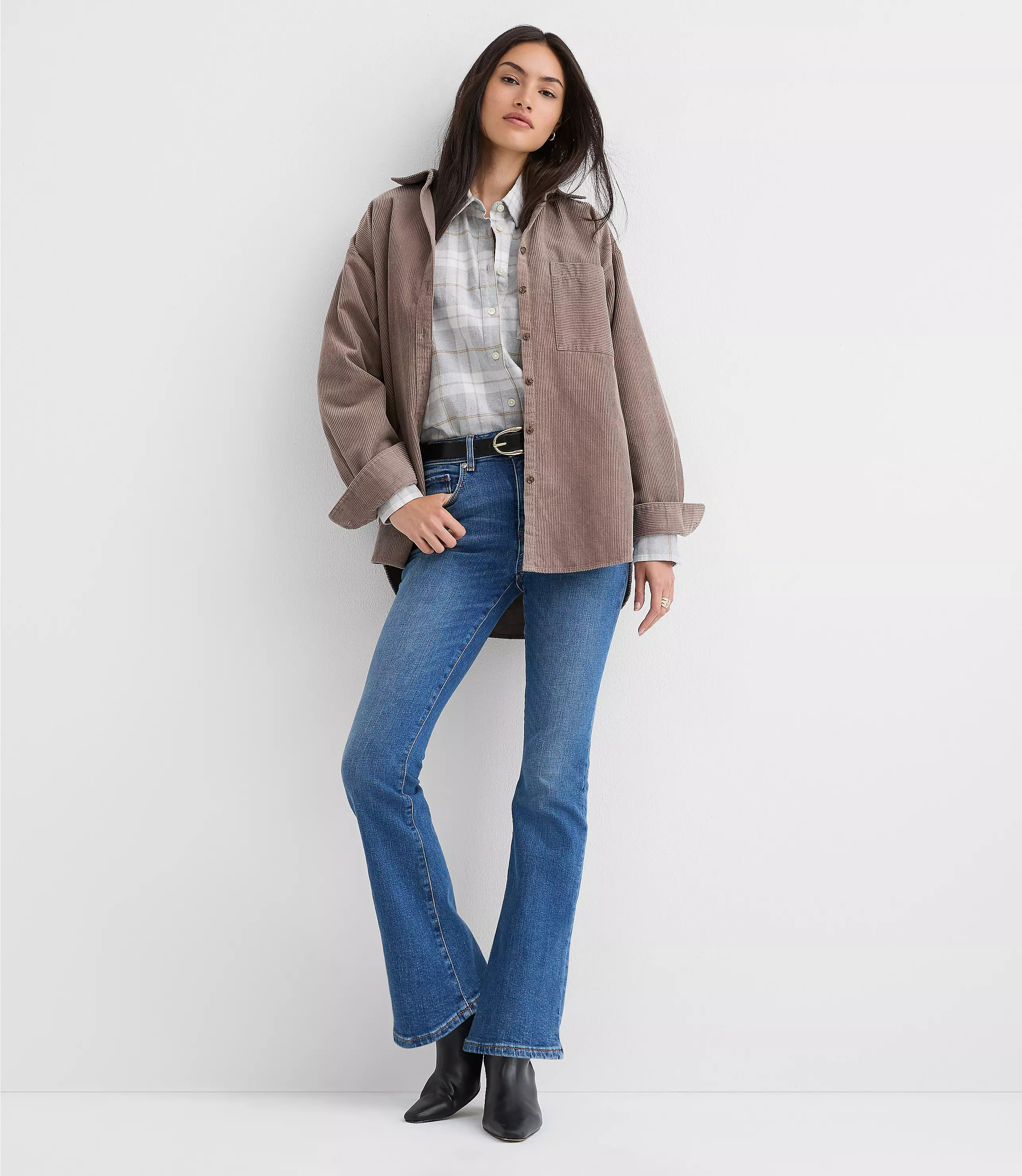 Mid Rise Boot Jeans in Luxe Medium Wash | LOFT