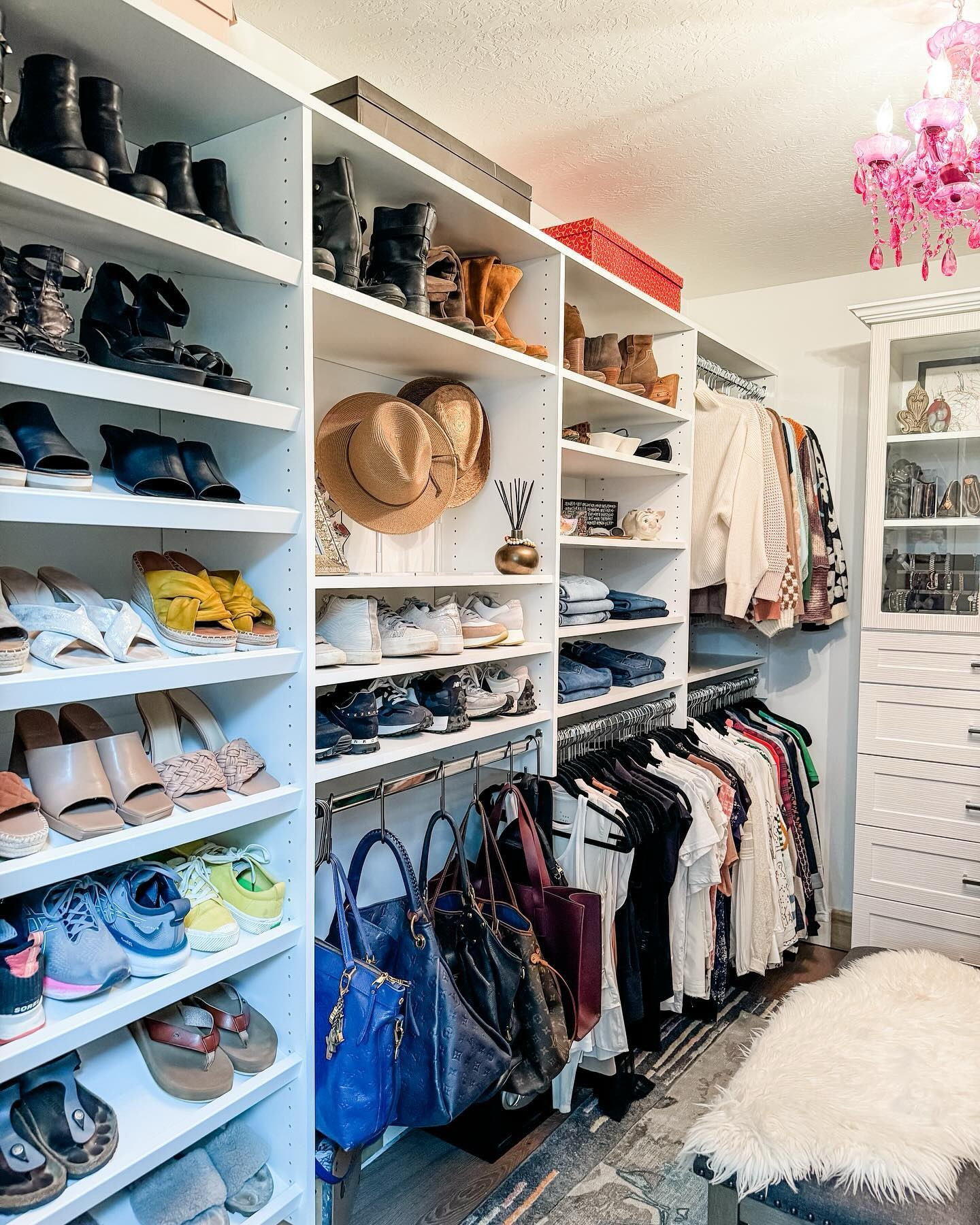 Pretty in pink! This closet needed a little refresh and our team did just that.

Clothes were edited out and brought to @thetoggeryresale, a little bit of product was added in (check out the purse hooks and hat stands), shelves were adjusted (one of the most overlooked things one can do to make their closet function better) and new systems were put in place just in time for the Spring weather to arrive.

Do you rearrange your closet for the changing seasons??

Indianapolis | Closet Organization | Home | Design