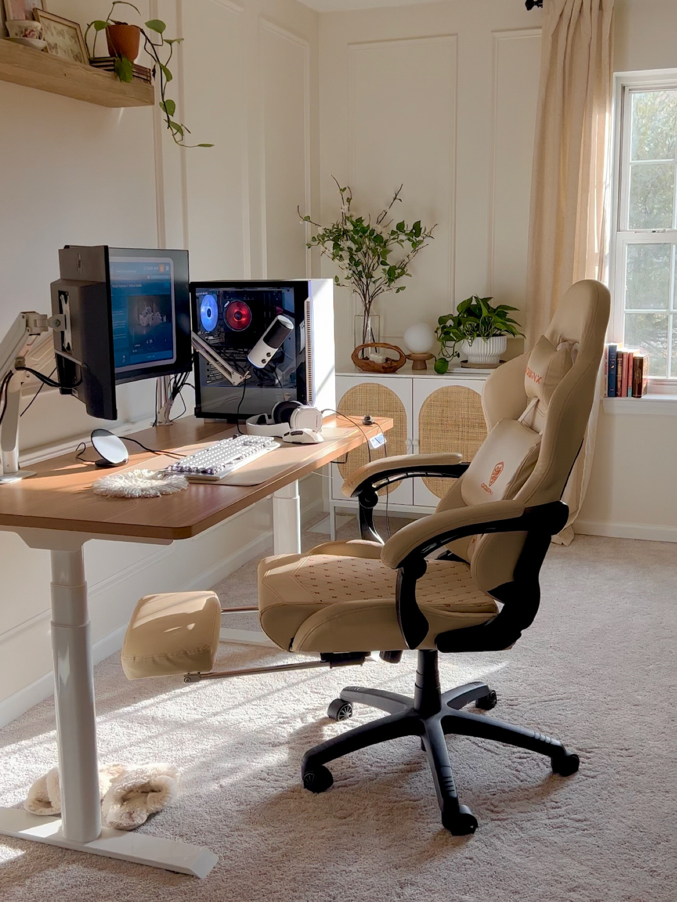 game room, couples game room, chair: Dowinx  desk: Flexispot  headset: SteelSeries Arctis 5  microphone: NZXT Capsule