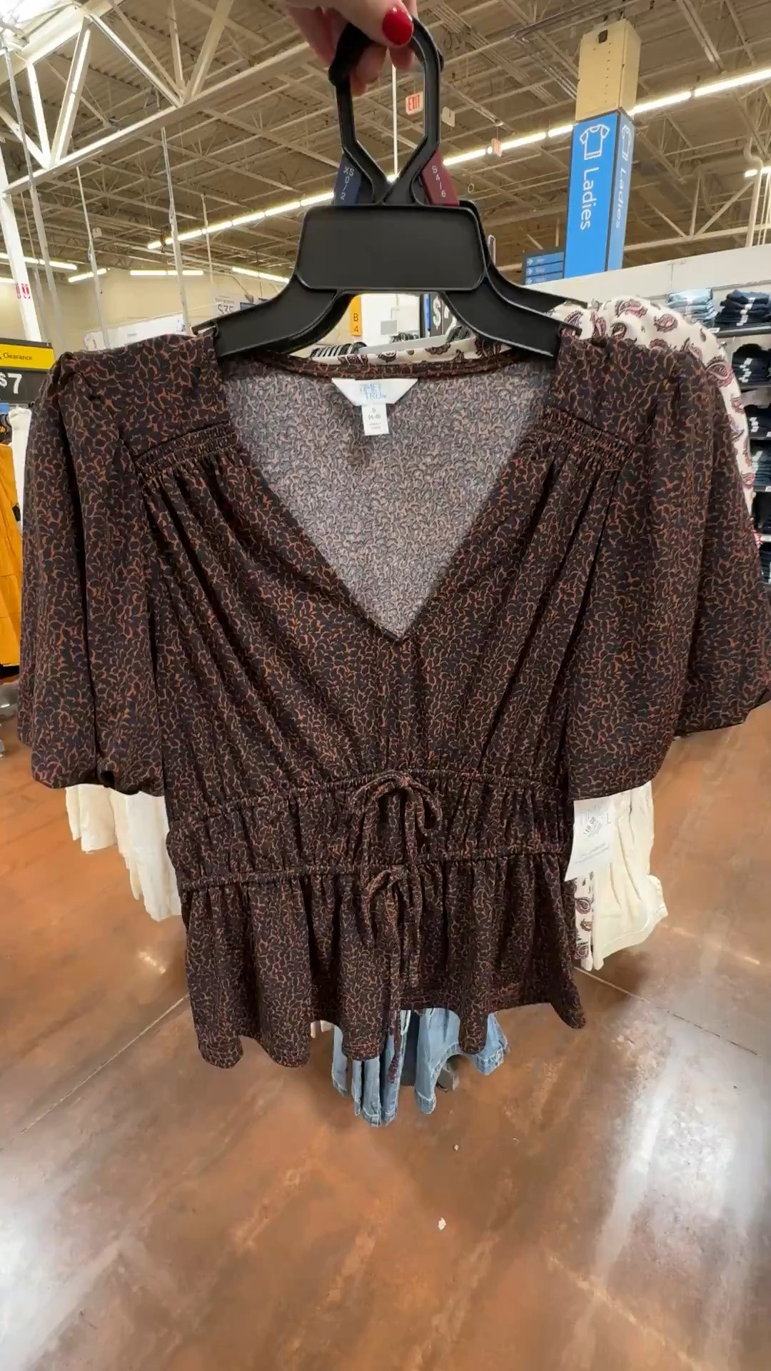 Cute new top from Walmart!

#LTKootd