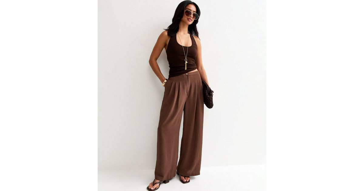 Petite Dark Brown Pleated Wide Leg Trousers | New Look | New Look (UK)
