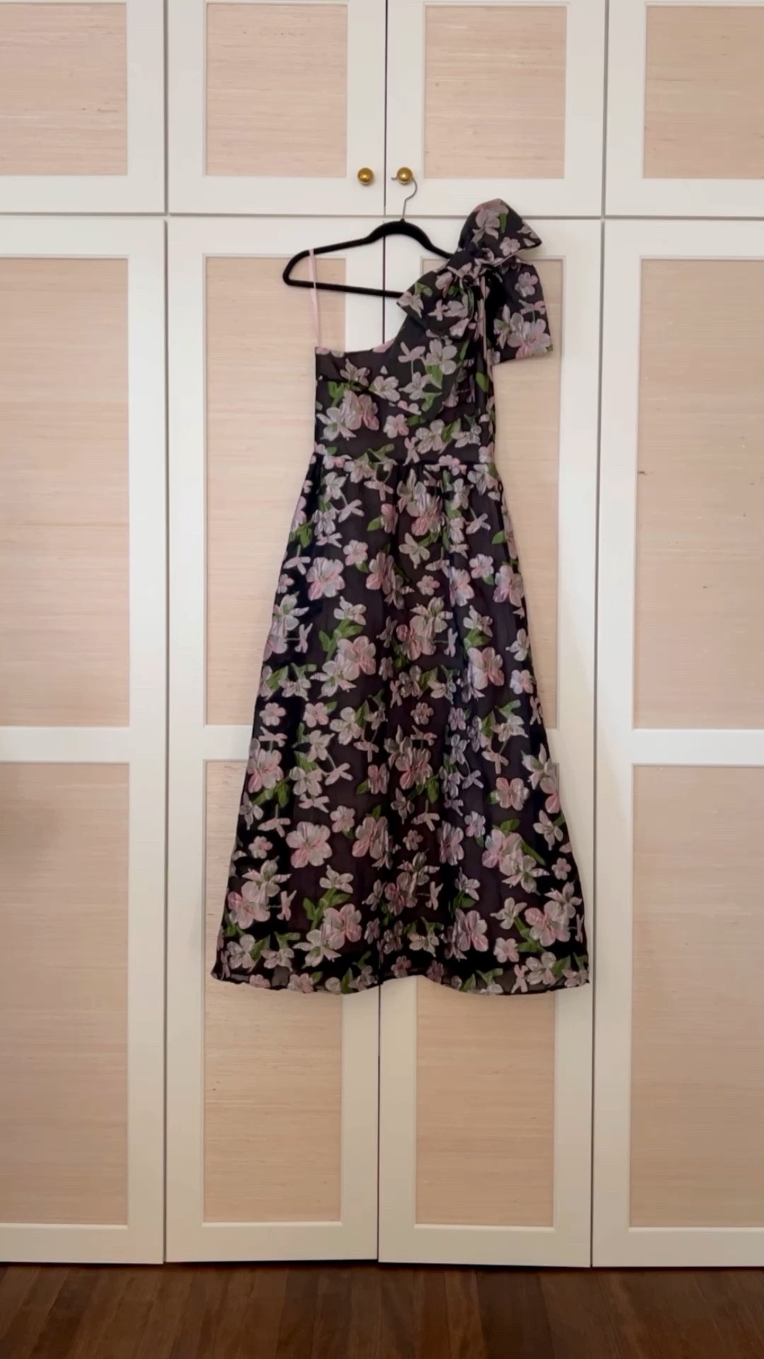 Pulled out the *perfect* party dress in celebration of the OFFICIAL LAUNCH of @shoppefound tonight! 💫💫💫  In a size small for reference 