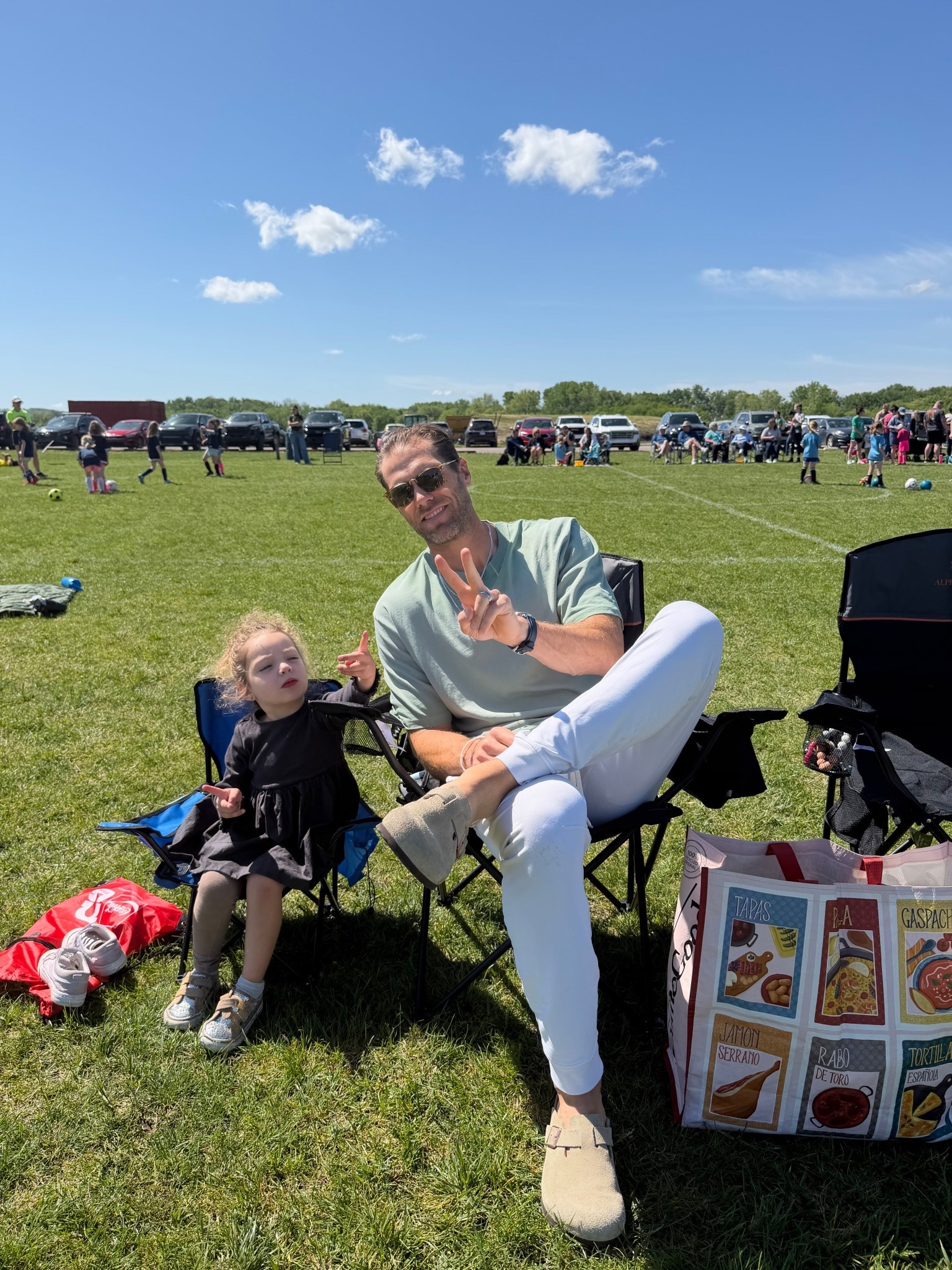 The perfect foldable/camping chairs for any sports event, with little cooler and cupholder!