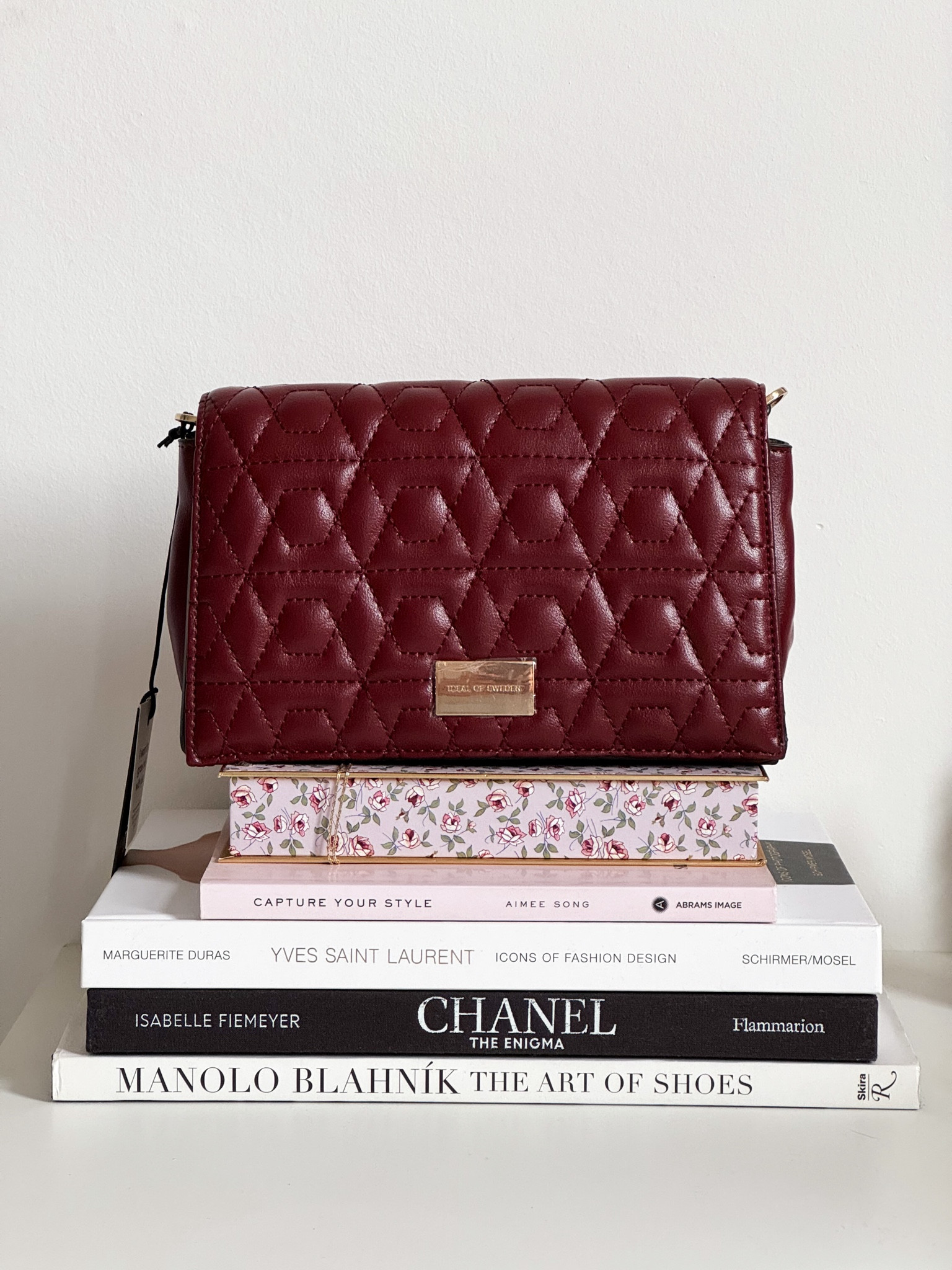 Newest addition to my bag collection 😍 The Ideal od Sweden quilted bag in ruby colour is simply stunning! I have it also in black but the red shade is even better 🥰

#LTKeurope #LTKitbag