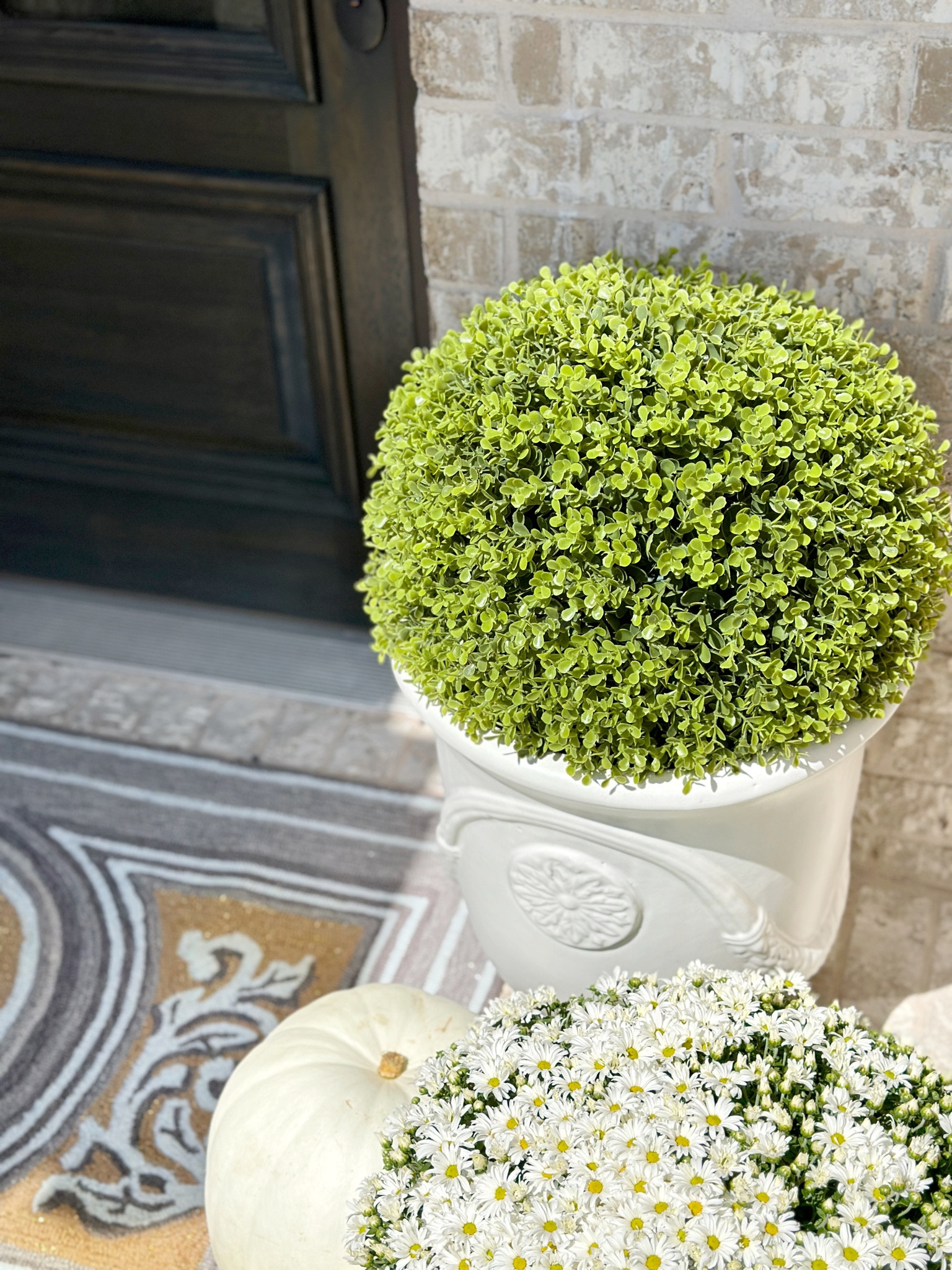 Realistic boxwood ball ✨ front porch decor 

#LTKhome #LTKsalealert #LTKHoliday