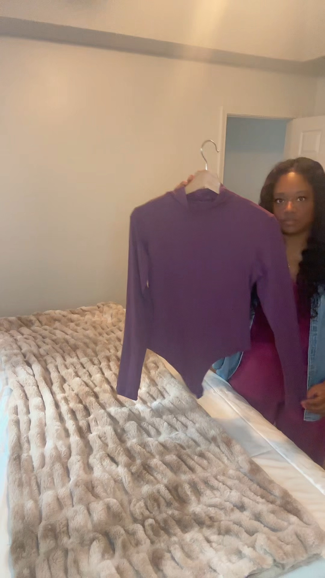 Who knew a bodysuit could be this versatile? This purple mock neck works perfectly under a plaid blazer for the office, then looks effortlessly cool with denim for the weekend.
Why I love it:
• The Neckline: Perfectly high without being restrictive.
• The Color: A deep purple that works for every season.
• The Fit: Seamless under skirts and trousers!
Click the link in my bio to shop the outfit!
#WorkWearStyle #CapsuleWardrobe #Avidlove #PurpleBodysuit #LTKworkwear #FashionFinds

#LTKootd #LTKOver40 #LTKgrwm