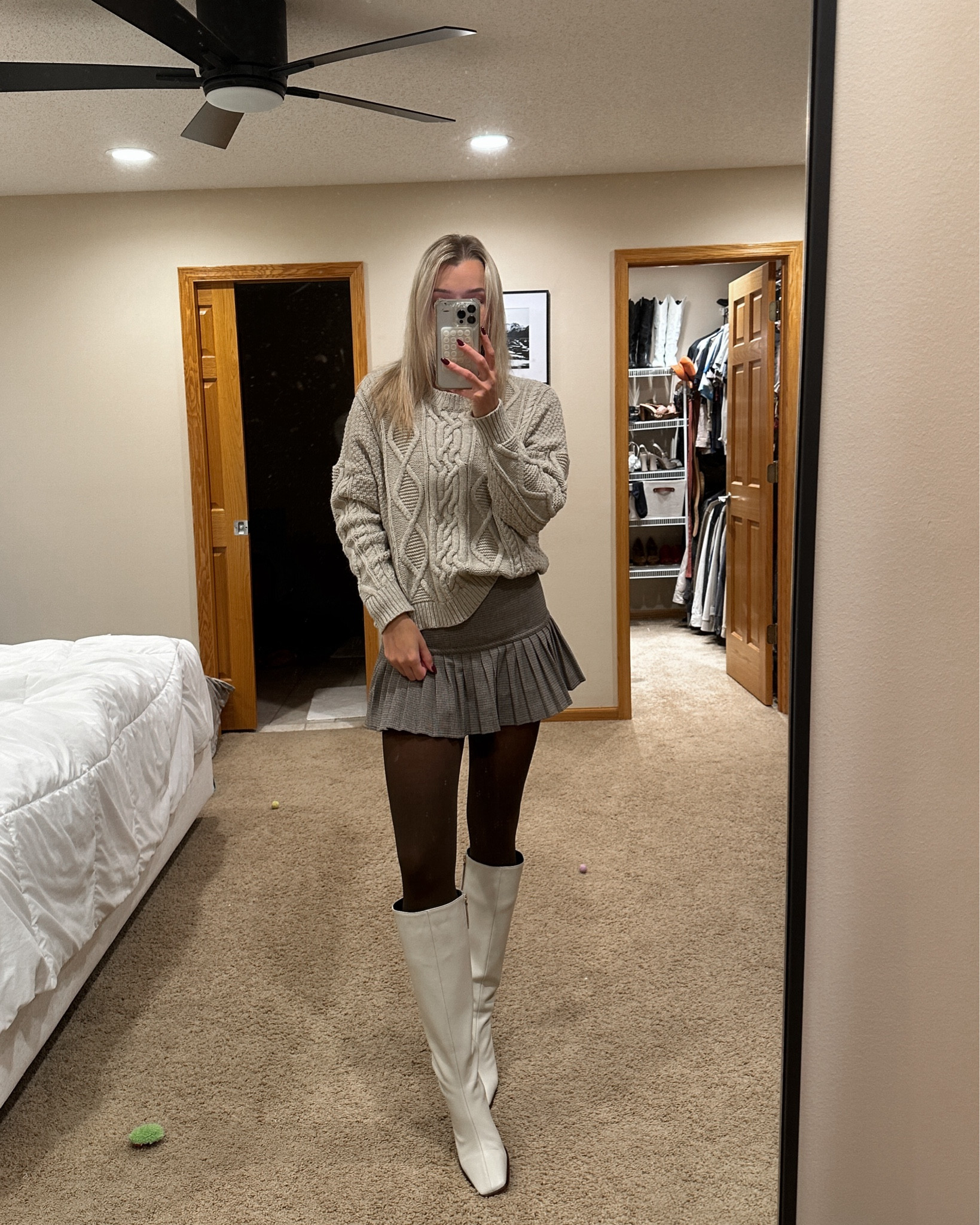 Fall mini skirt outfit Inspo 