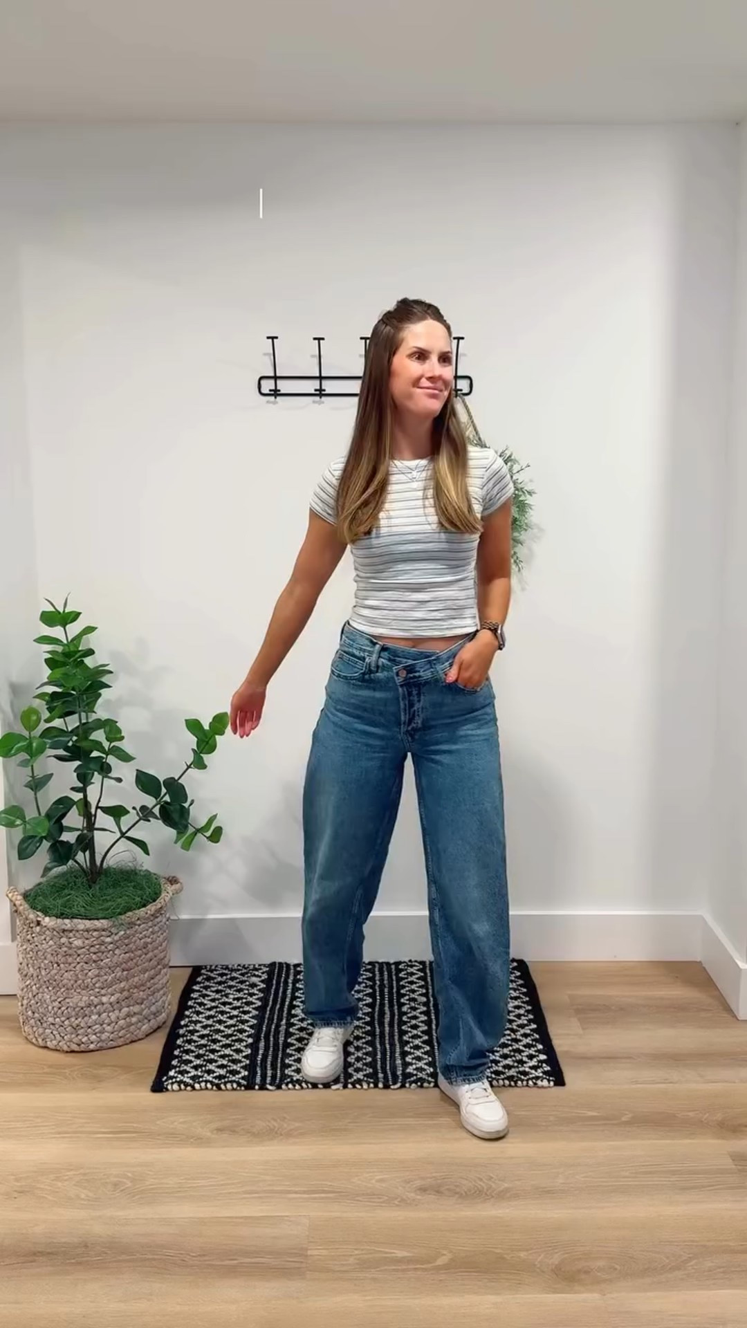 Casual outfit idea for early fall! I’m in love with these jeans 💙

Details on LTK

#ltk #falloutfit #fallstyle #casualootd #momoutfits