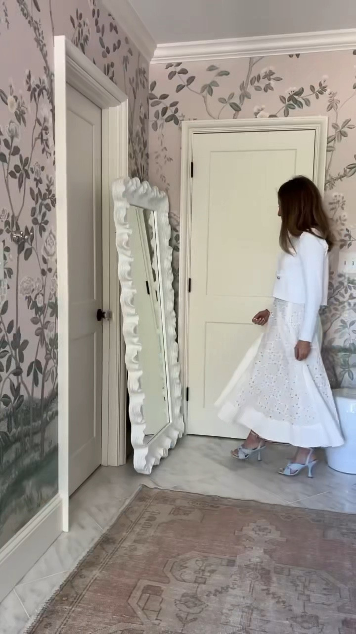 Get ready for spring with me in the sandal of the season, the Playa Sandal! It's chic, comfortable, goes with everything and is currently 25% off during the spring refresh event. 

#swpartner @stuartweitzman #stuartweitzman #playalife

#LTKshoecrush #LTKsalealert #LTKstyletip