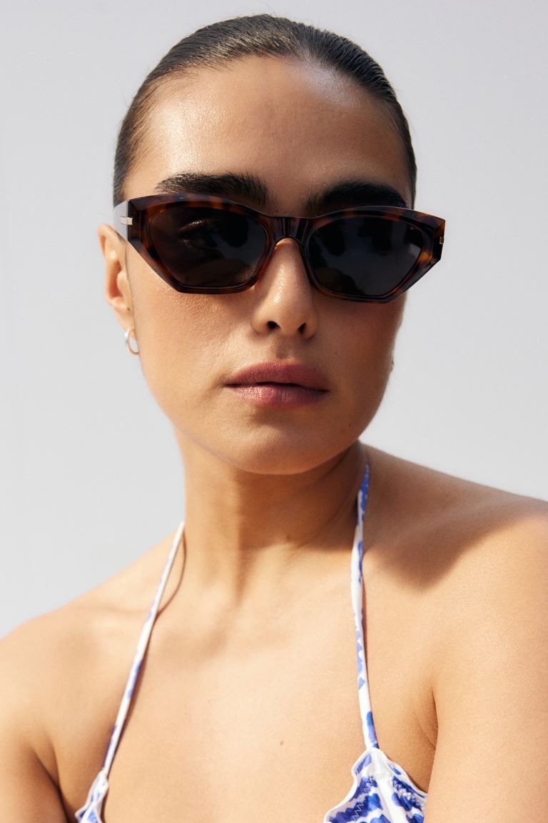 Cat-eye sunglasses - Dark brown/Tortoiseshell-patte - Ladies | H&M GB | H&M (UK, MY, IN, SG, PH, TW, HK)