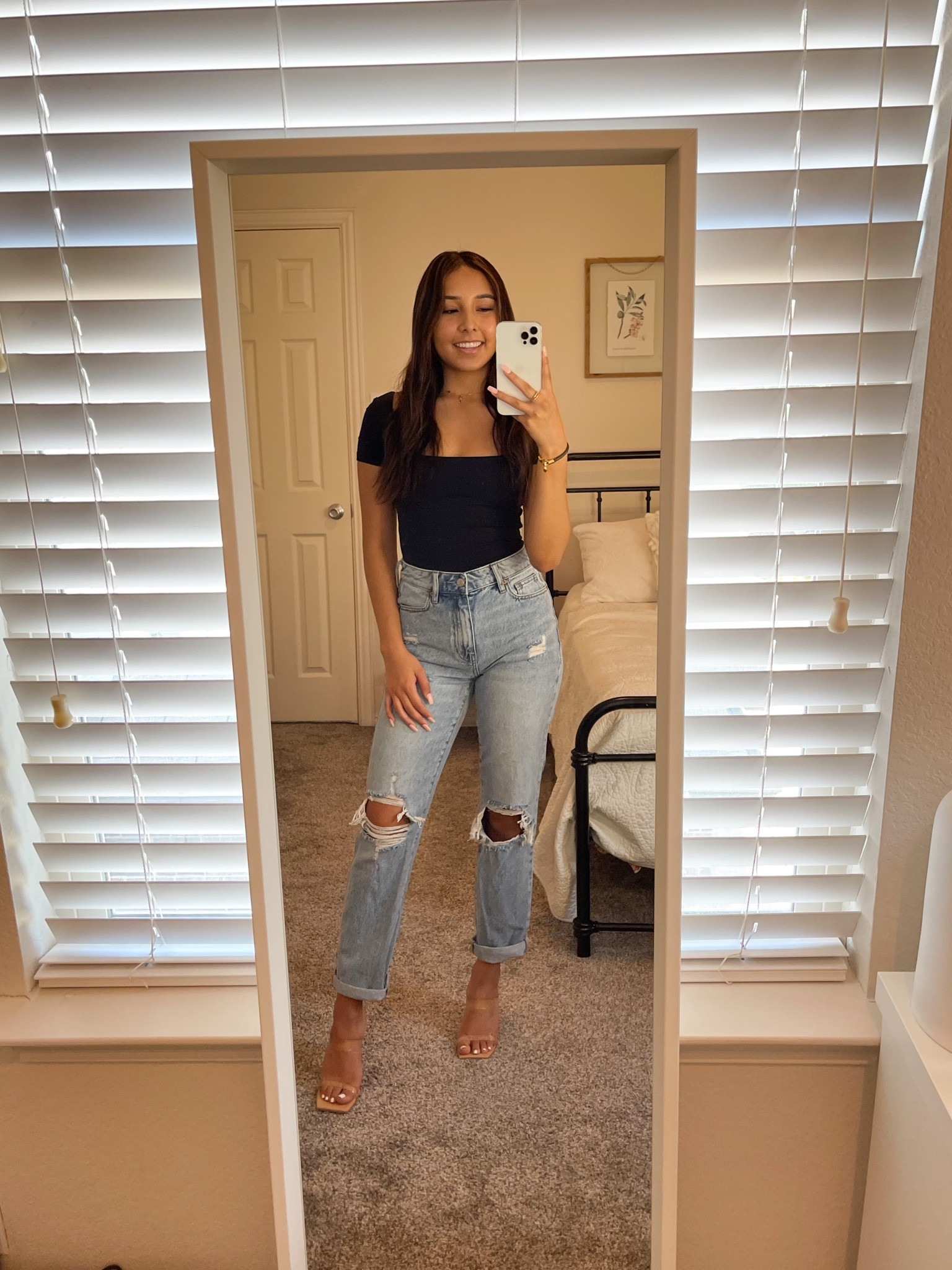 top- aritzia xxs 
jeans  w23
heels 5.5
#LTKunder100 

#LTKworkwear #LTKSeasonal