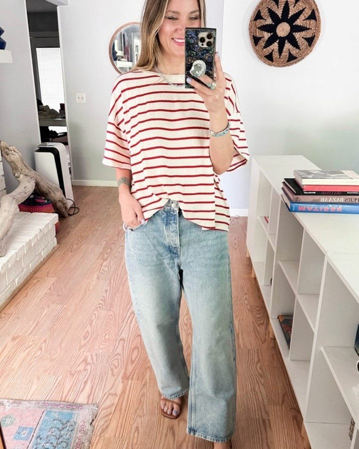 I think I have a new favorite pair of Free People jeans (and this is coming from someone that currently has three pair of Moxie jeans in rotation). These jeans are pretty much my ideal baggy fit. I love the subtle dropped crotch, the low-rise and the slightly bell-curved leg. Chefs kiss!
