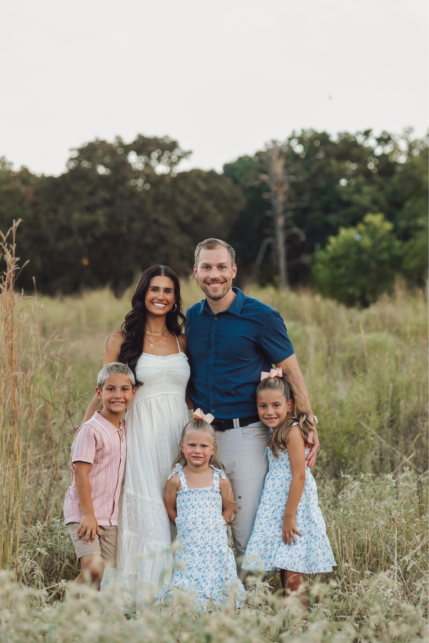 Family photo inspo 🥰🤍

#LTKmomlife #LTKSeasonal #LTKKids