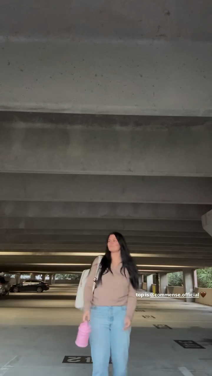 top is @commense.official 🤎 @levis @nordaceofficial  @hydrojug

#LTKWorkwear #LTKootd