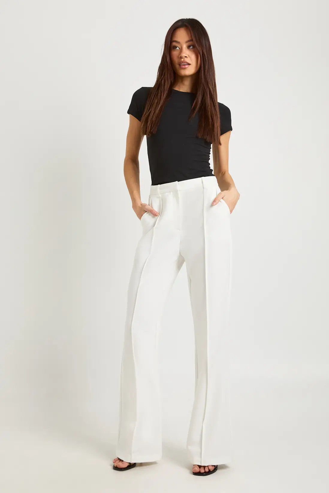 Ivory Lange Essenti\u00eble Uitlopende Pantalon Met Gestroomlijnde Snit | Boohoo NL | Boohoo.com (NL)