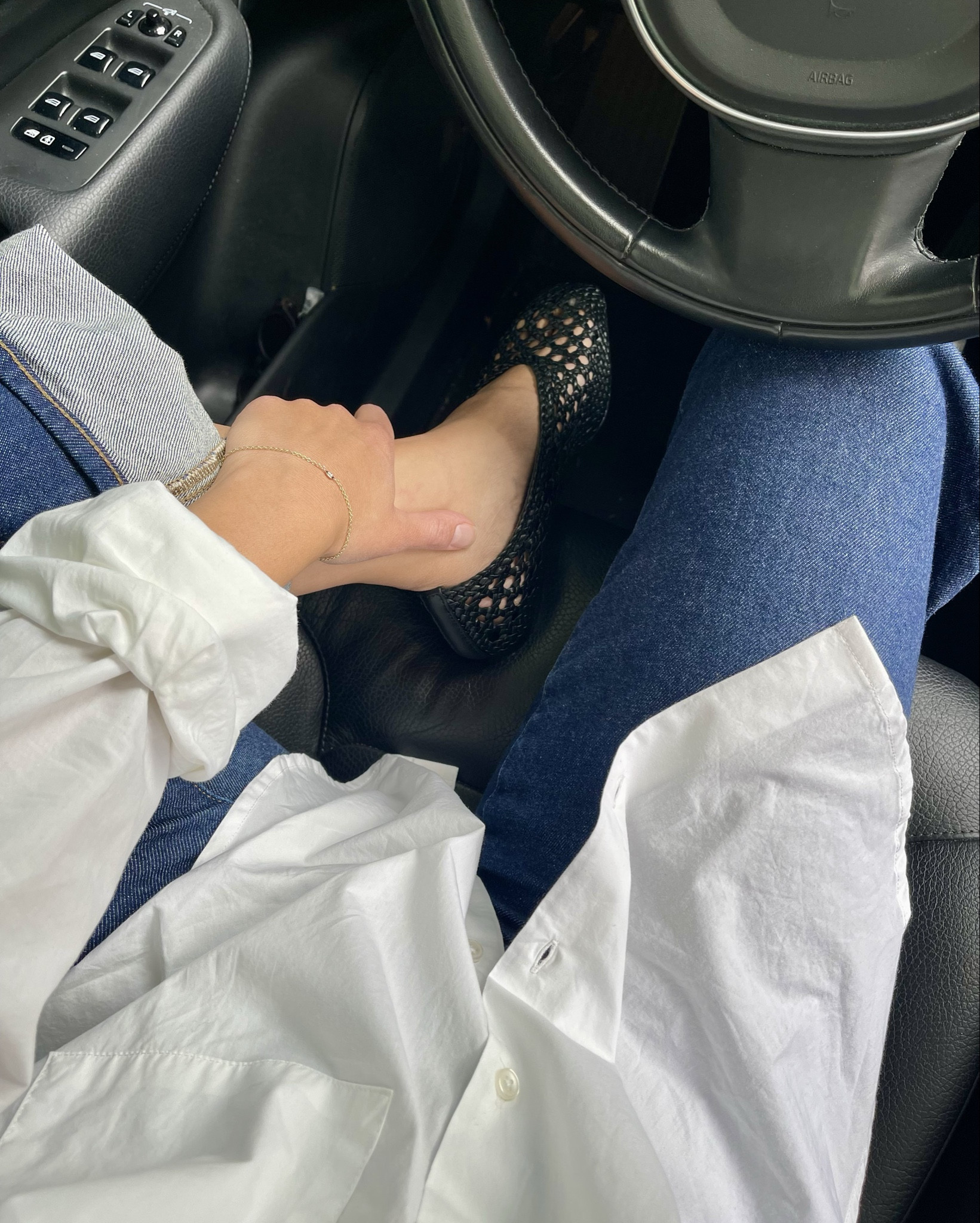 Flats, cuffed denim and crisp whites, oh my! Petite friends, rejoice that cuffed denim is finally “on trend” this season 😅.

#LTKFindsUnder50 #LTKStyleTip #LTKPetite