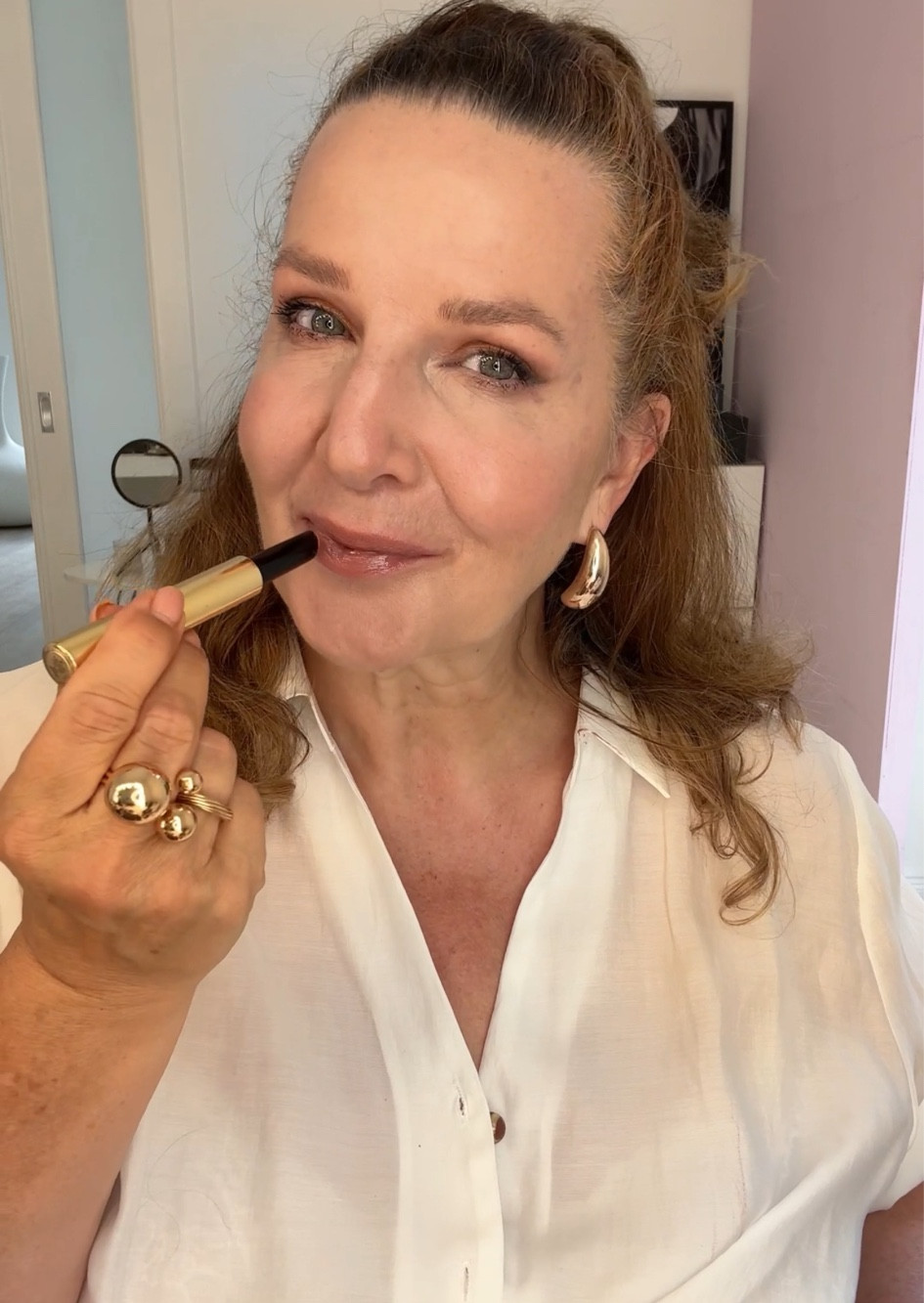 schnell etwas jünger aussehen …
das Tutorial findest Du bei Instagram / Serena Goldenbaum 
Alle Produkte findest Du hier 👇🏻

#LTKmakeup #LTKbeauty #LTKskincare