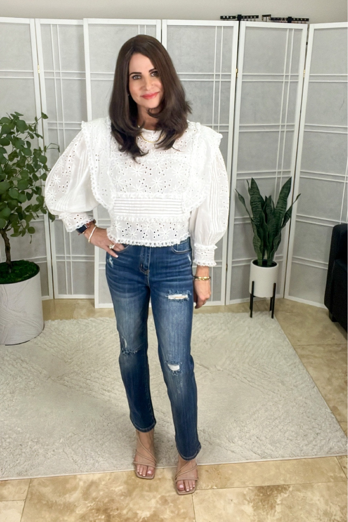 Top size Med . I sized up 
Jeans 25 
Sandals TTS 

#LTKunder100 #LTKstyletip #LTKSeasonal