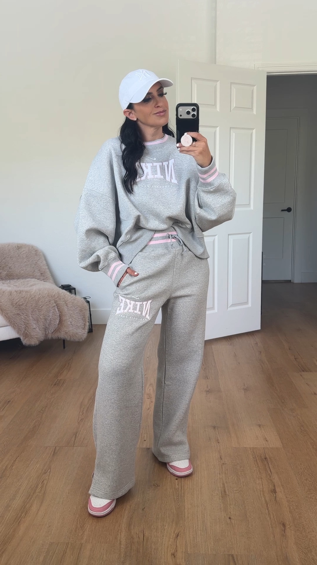 Nike sportswear phoenix fleece women’s high waisted wide leg pants  light smoke gray heather white wearing size small

Nike sportswear phoenix fleece women’s oversized crew neck sweatshirt wearing size medium 