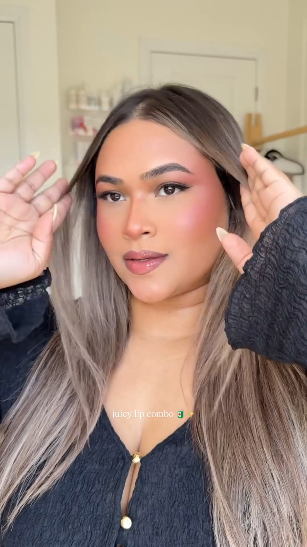 I love a hydrating lip combo 🧃🫦✨

Maybelline lifter liner – big lift 
Tower 28 Liner - color, me fine
Laniege Glaze Craze - Peach

Comment ‘LIPPIE’ and I’ll send the details right to your DM 💌

#lipcombo #laneigelip #lipgloss #lipoil #lippie 

#LTKBeauty
