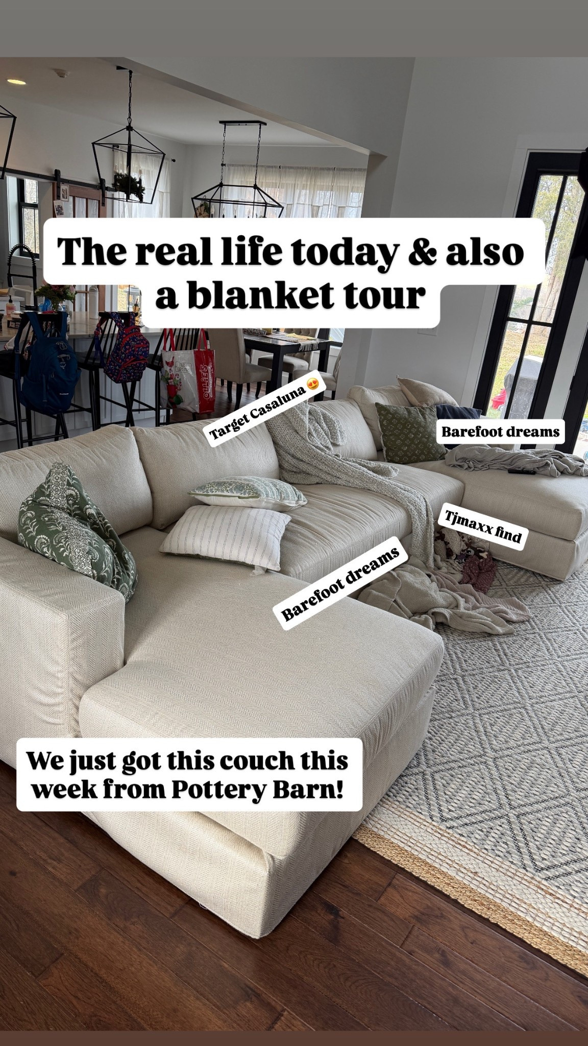 Living room couch & blankets 

#LTKHome