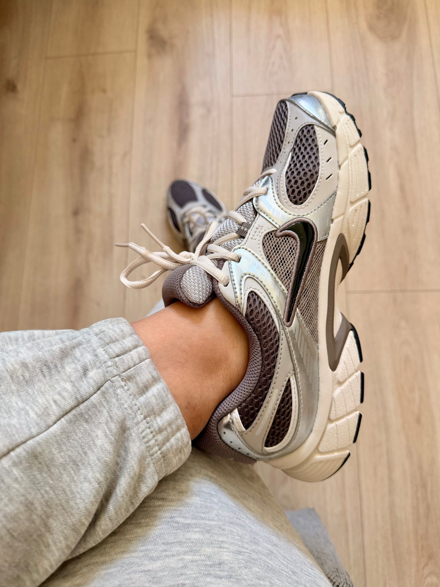 New kicks! 

#LTKootd #LTKmomlife #LTKfitnessgoals