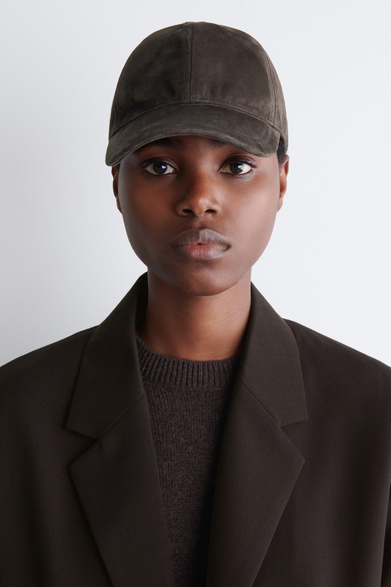 SUEDE BASEBALL CAP - CHOCOLATE | COS US | COS (US)