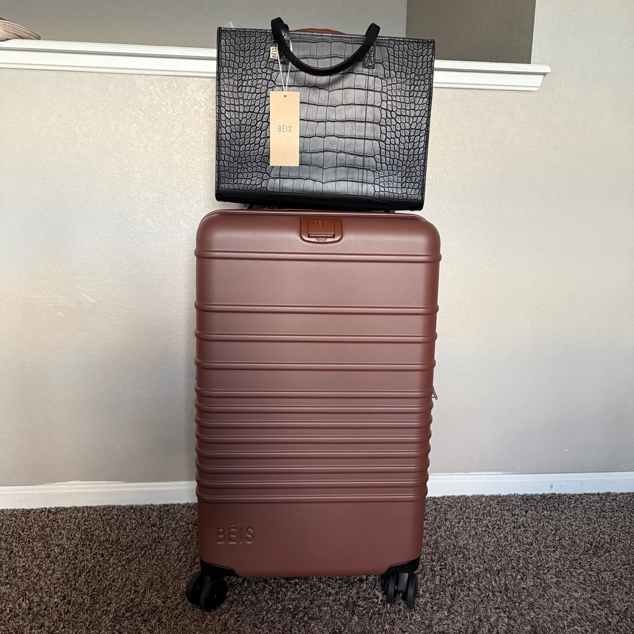 took full advantage of Beis’ early Black Friday sale 🤭

I LOVE my Beis carry on so I knew this was the perfect time to grab the checked bag to match. The padded handle, the wheels, the weight indicator… chef’s kiss 🤌🏼

#LTKHoliday #LTKTravel #LTKCyberWeek