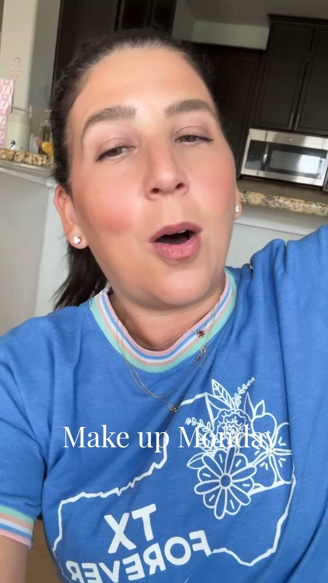 Makeup Monday ! 

#LTKmomlife #LTKgrwm #LTKBeauty