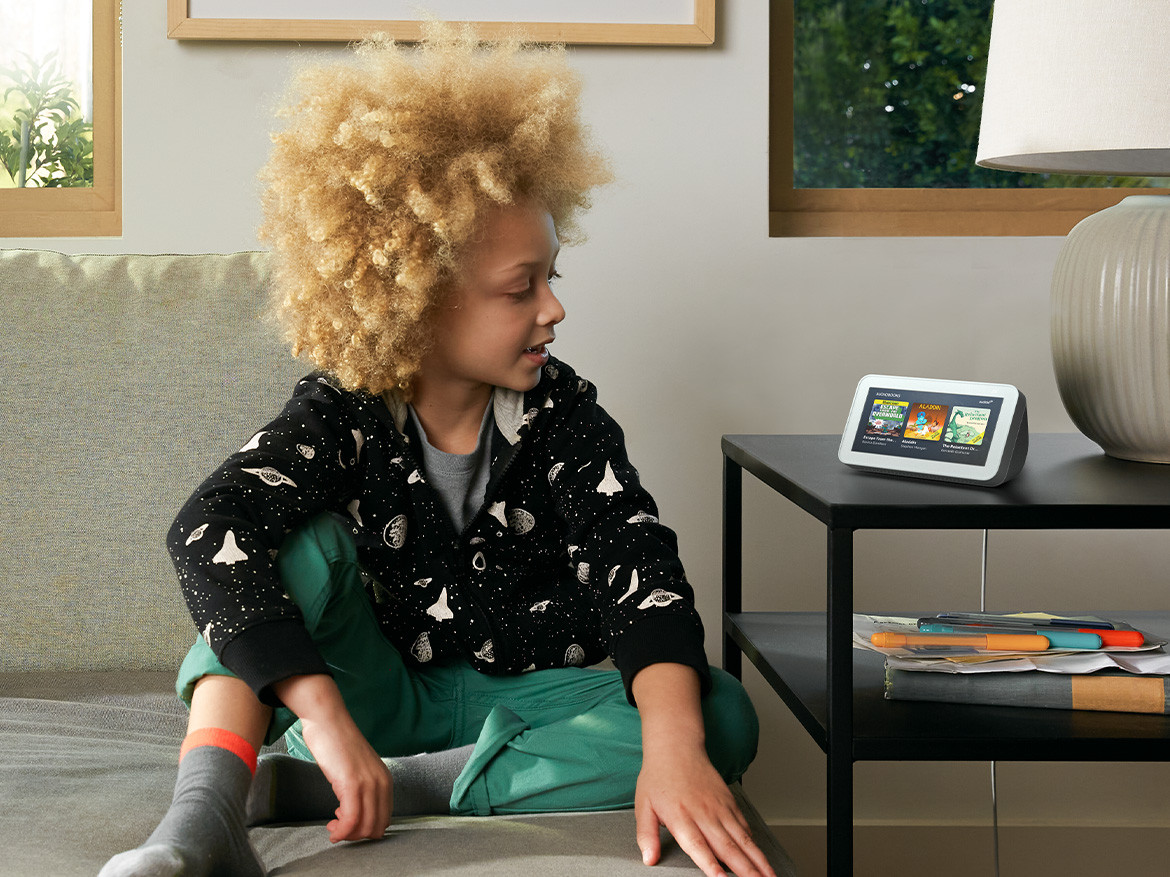 Echo Show 5 (2nd Gen, 2021 release) | Smart display with Alexa and 2 MP camera | Glacier White | Amazon (US)