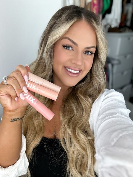These cream stix are the perfect addition to any makeup collection for an easy-to-apply look! These blend like a dream! 
— colors used — 
Bronzer - Shell Beach
Blush - 25/8 & Invite only 
Highlight: Glazey & Molten Hot 


#LTKbeauty #LTKunder100 #LTKunder50