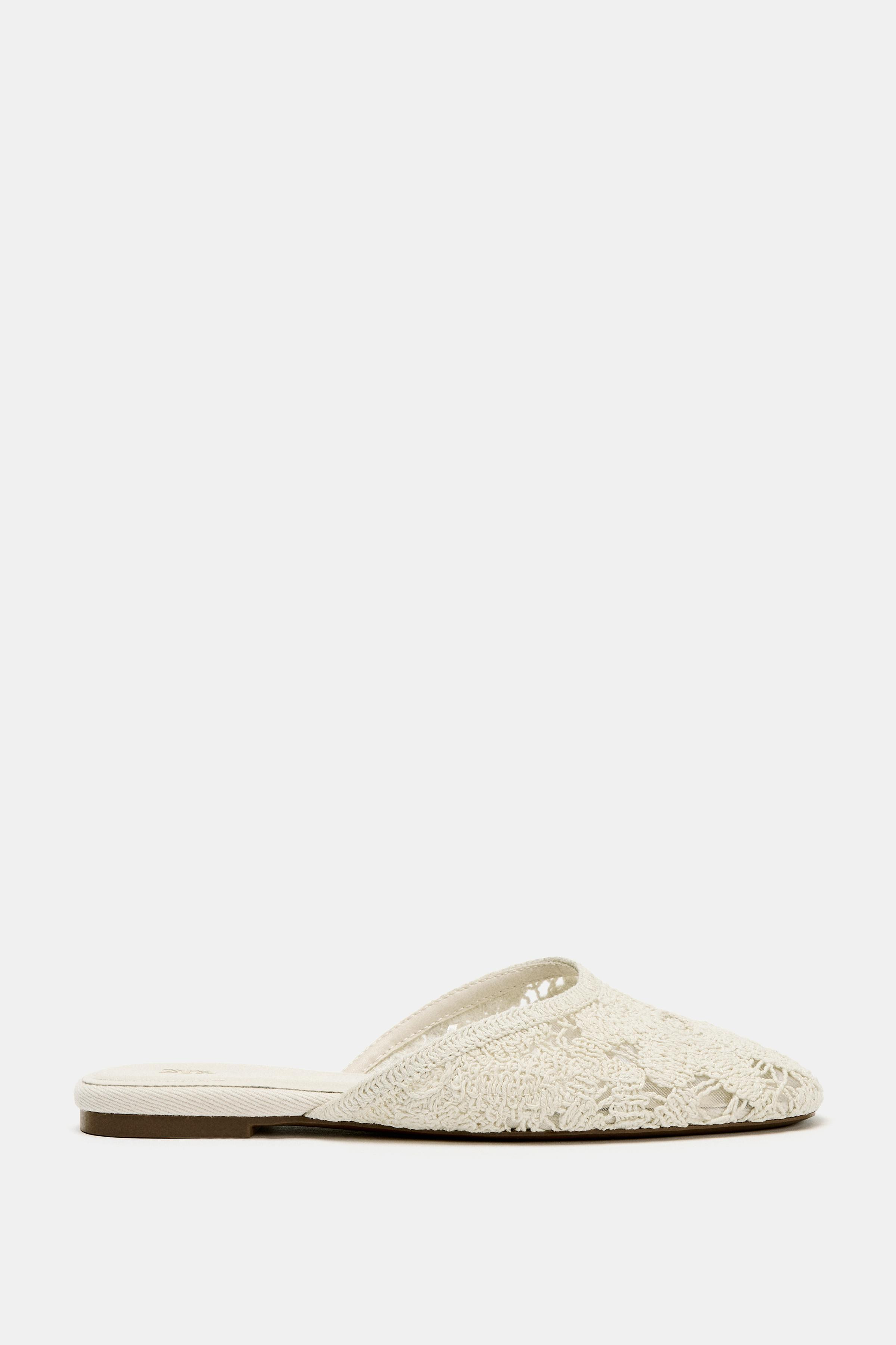 Flat backless mules. Embroidered fabric upper. Round toe.Sole height: 1 cm. / 0.3″ | Zara UK