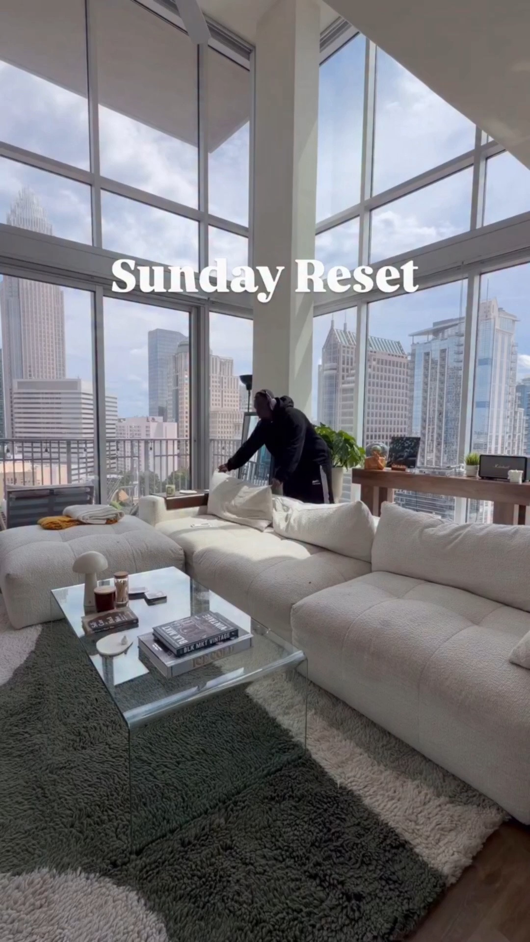 Sunday Reset Vibes. 

#sundayreset #apartmenttherapy #cleaninginspo #roominspo #home