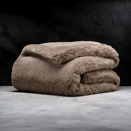 Faux Fur Blanket | LUXOME