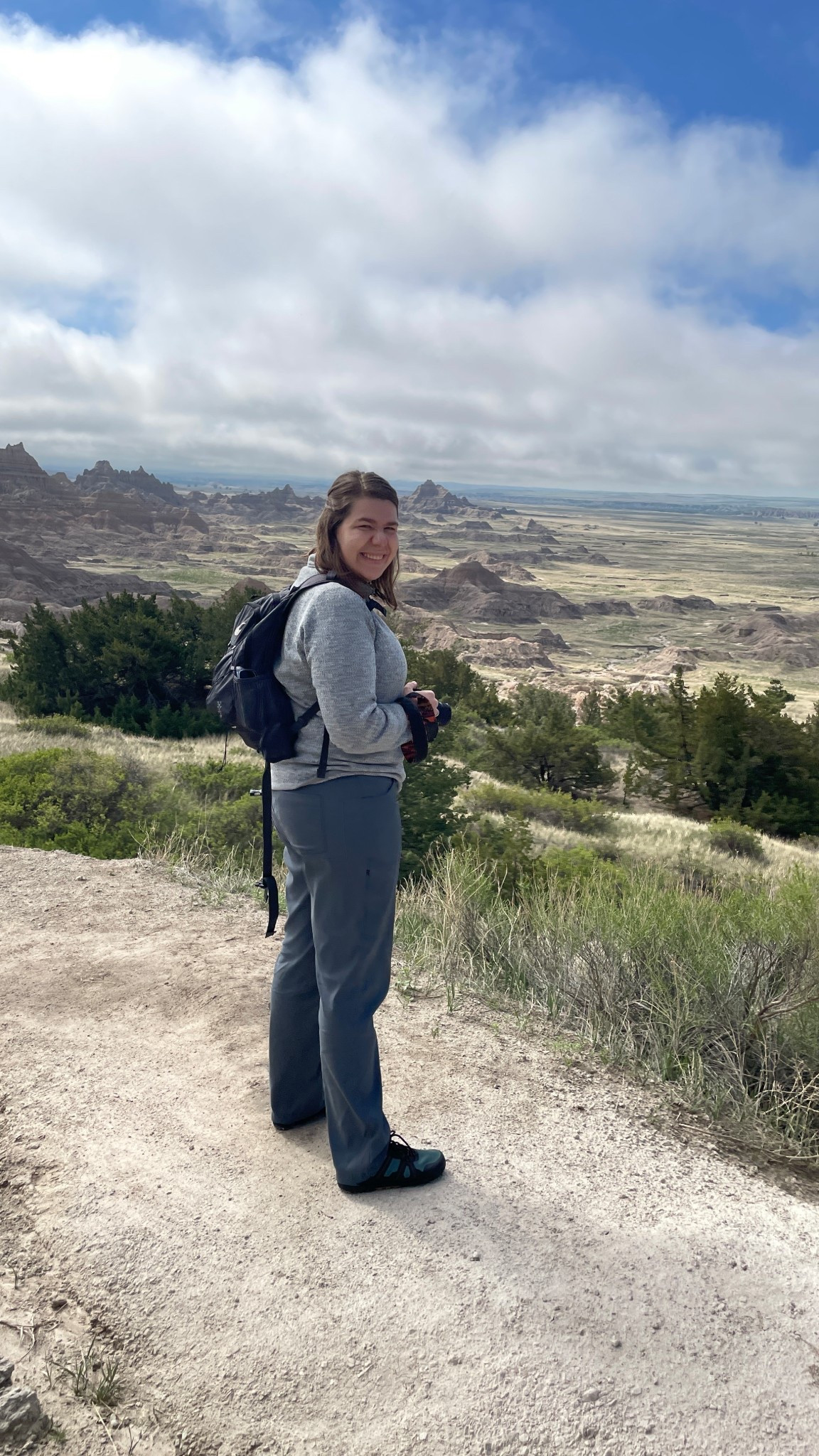 Wandern im the Badlands, Sourh Dakota! Sooo schön & beeindruckend 🥺

Hose prana Zion 16/32
Pullover Patagonia 
Xero Mesa Trails Mens 10.5 US

#LTKplussize #LTKtravel #LTKdeutschland