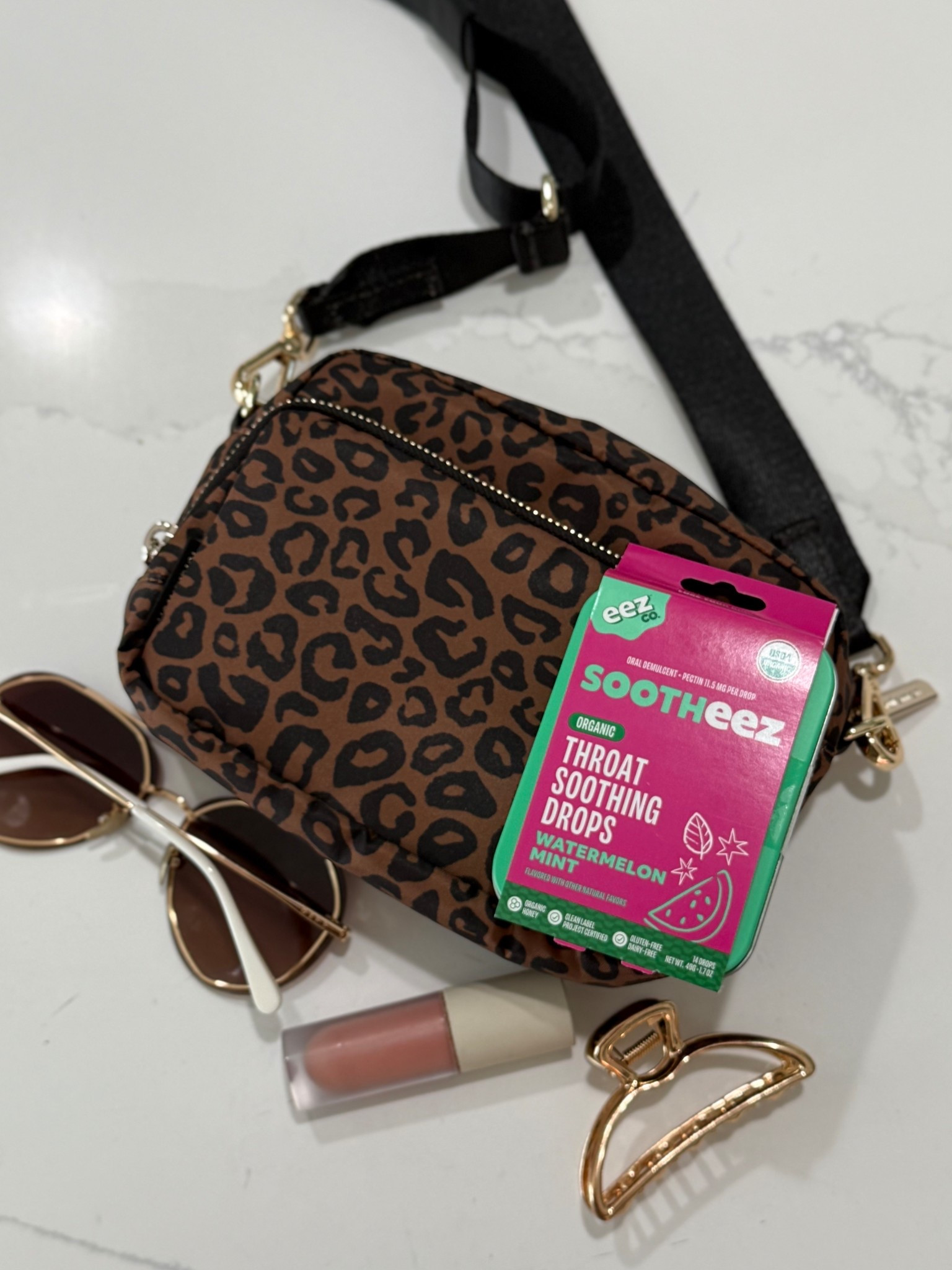 Including these SOOTHEEZ throat drops! Not only are they delicious and work great, they are clean label certified and USDA certified organic. Gluten-free dairy free and non-GMO! Give these a try instead of your traditional cough drops. You can grab @eezcompany products at Walmart! 