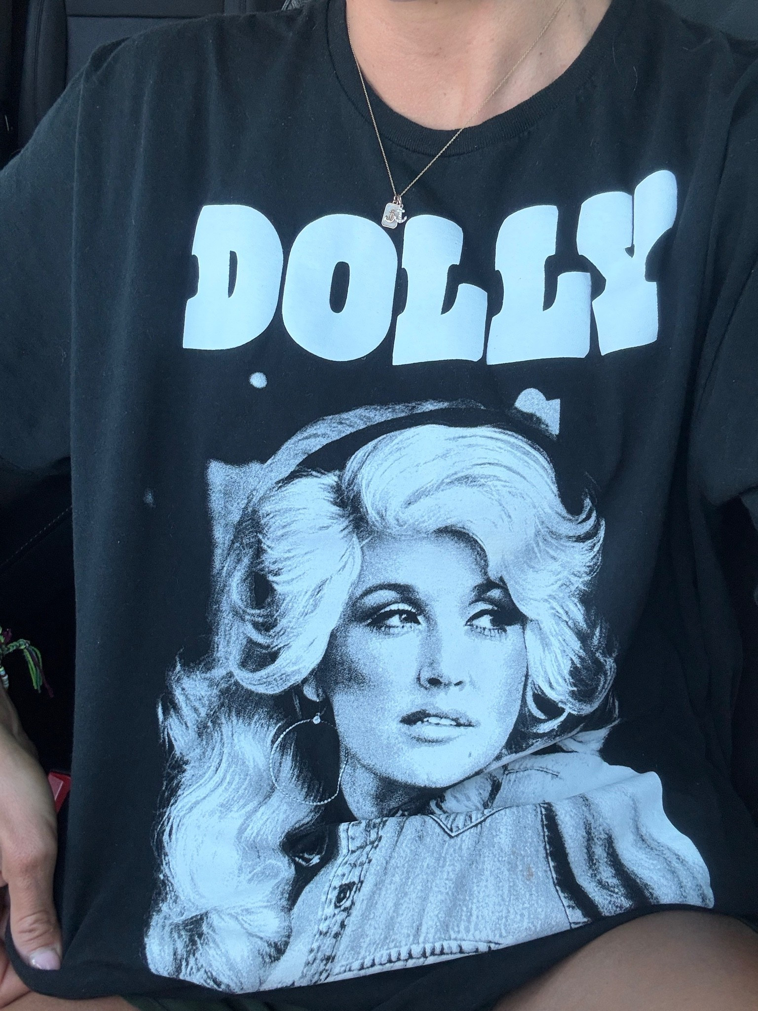 Iconic Dolly shirt 🙌🙌 $10 at Walmart!

#LTKSaleAlert #LTKOver40 #LTKootd