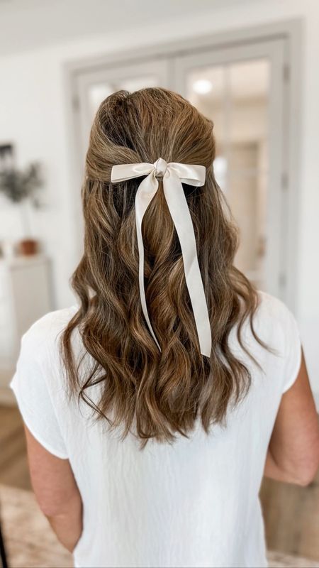 How I style my hair with a bow🎀


#LTKbeauty #LTKstyletip