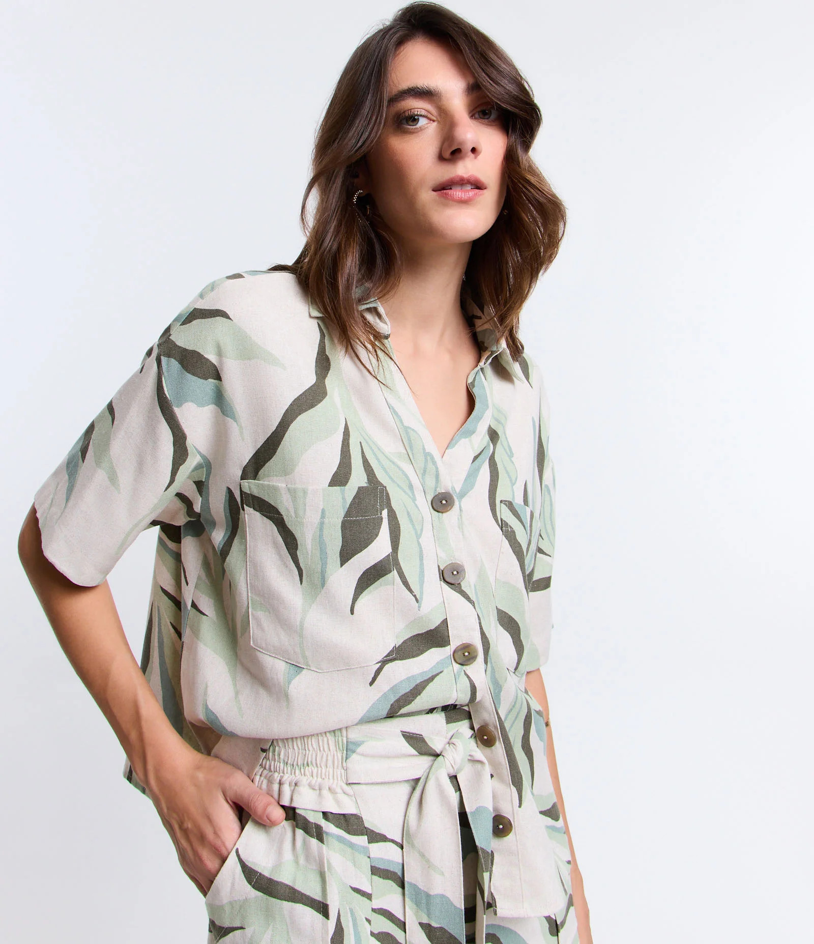 Camisa em Viscolinho com Estampa Folhagens Off White - Lojas Renner | Renner (BR)