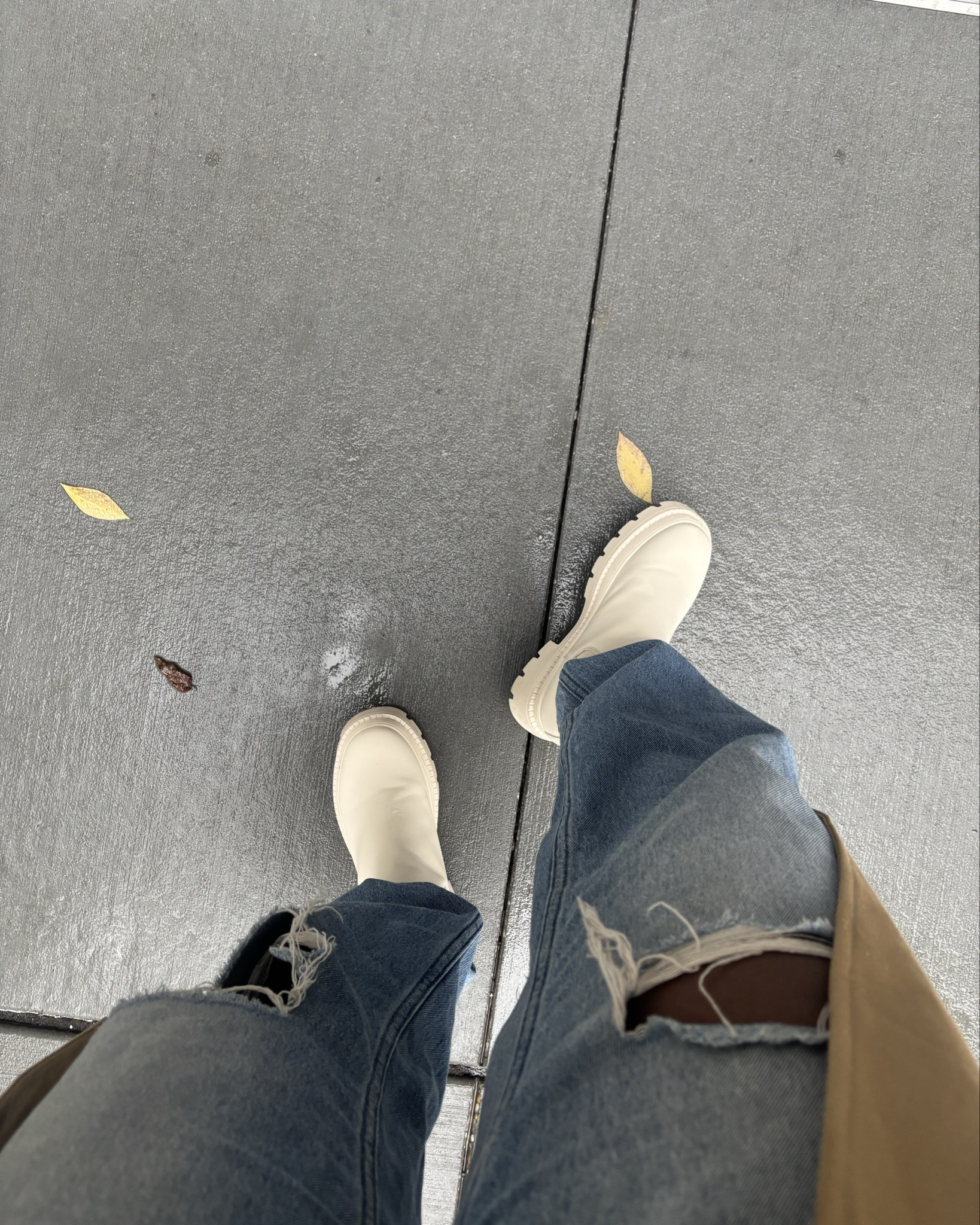 It’s a rainy day in Atlanta and I pulled out my rain boots to head and get some work done at e+ rose cafe! I did a 72 hour fast last week and I fell in love with their healthy smoothie bowls today I’m trying the Dark Heart - cacao powder, maca root, oat milk, dark cherries and beet powder topped with strawberries granola and honey 

#LTKStyleTip #LTKShoeCrush #LTKTravel