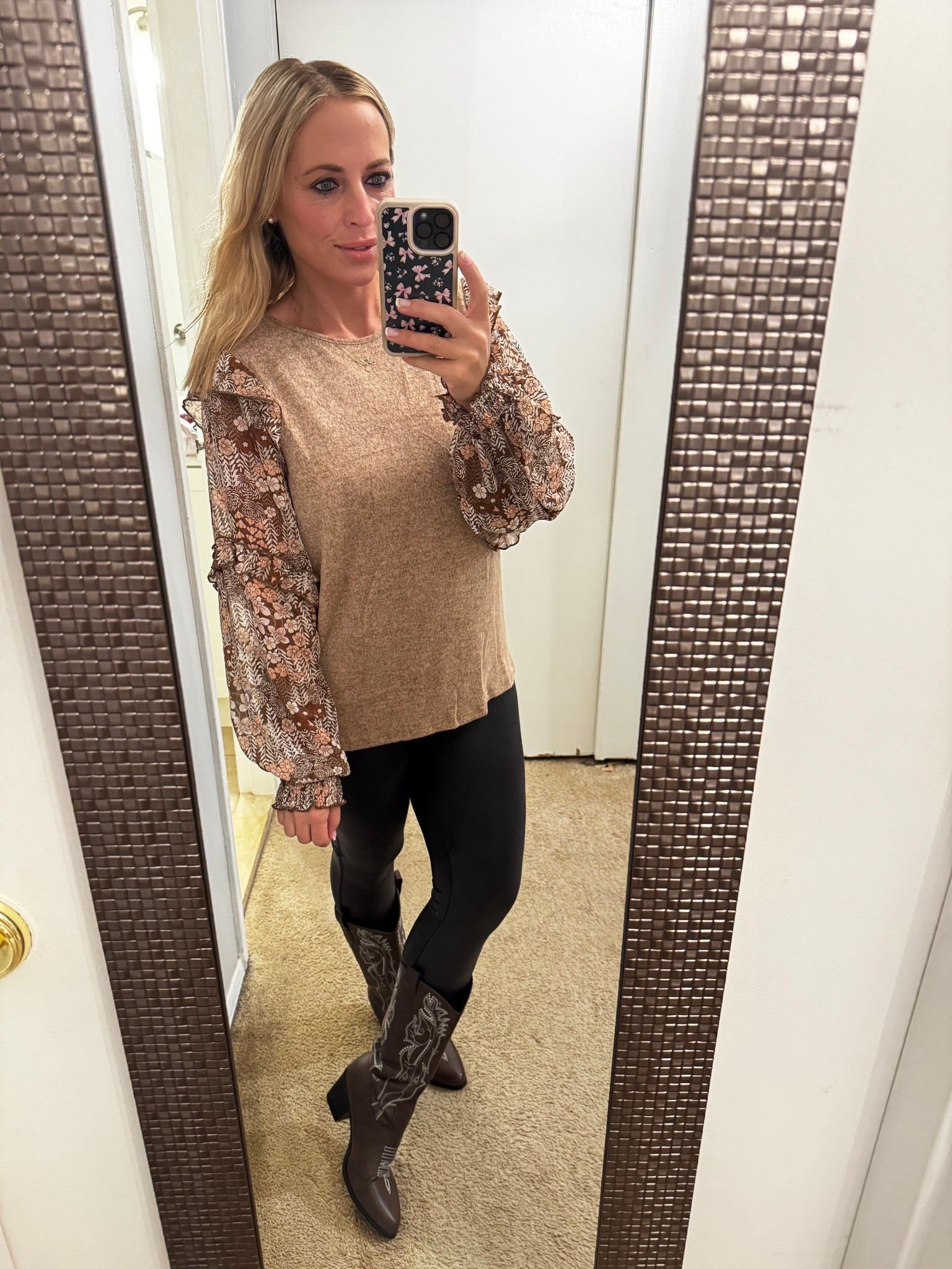 Fall outfit. Neutral outfit. Boots 



#LTKSeasonal #LTKFindsUnder50 #LTKMidsize