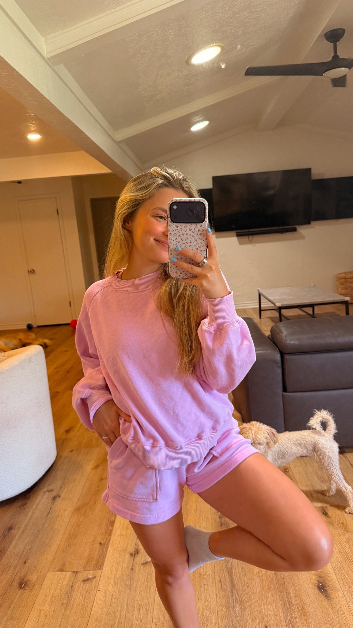 I will alwaysssss be in a sweatset at home whether it’s 106 out or not hehe 💗🌷 @Aerie

#LTKmomlife #LTKselfcare #LTKActive