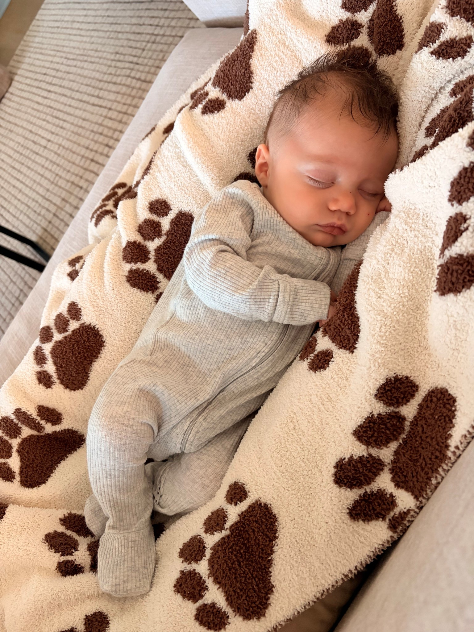 Cozy newborn pjs and a nap on the snuggle me lounger. This lounger has been a newborn must have for both my kids 




Newborn essentials / newborn must haves / baby blanket / baby bed / old navy baby / baby pjs 

#LTKBump #LTKBaby