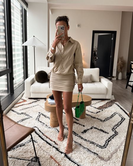 Shirt dress with side ruching mini skirt XS
Green hang bag 
Spring outfit idea
Dress up or down! 

#LTKitbag #LTKstyletip #LTKover40