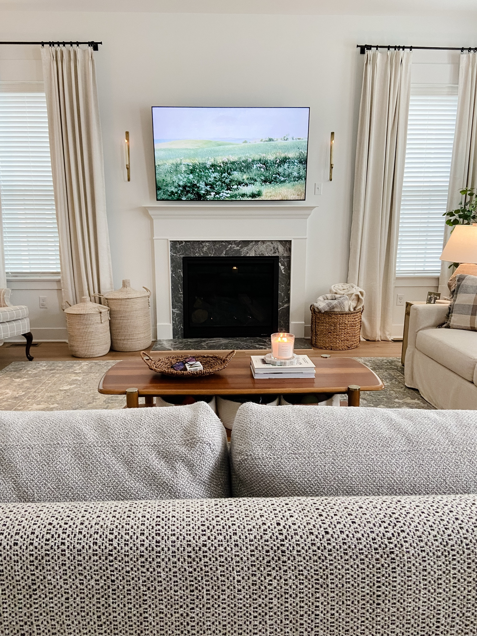 Get the look of a Frame TV with any Smart TV! ✨
#livingroom #tvart #homehack #livingroomfurniture #livingroomdecor 

#LTKHome
