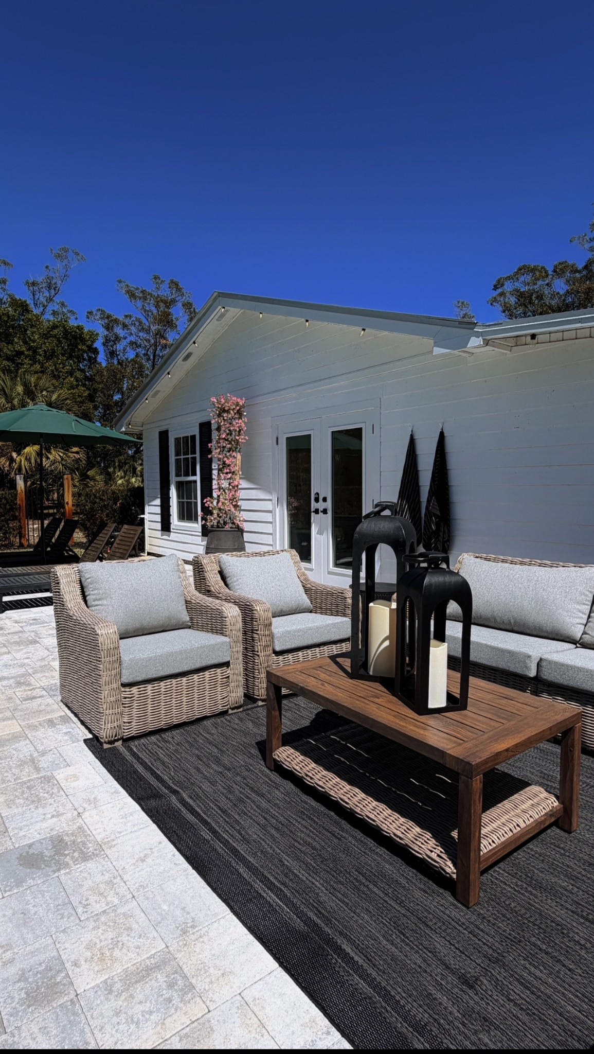 Loving these new @Target lanterns 
#outdoorliving #homedecor #outdoorfurniture

#LTKHome #LTKSwim #LTKSeasonal