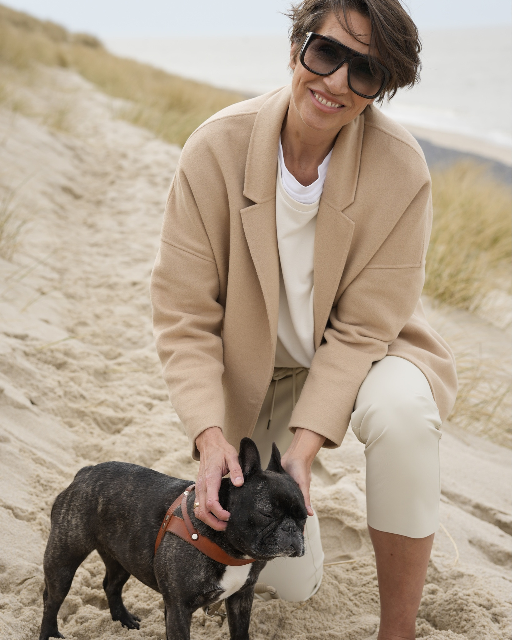 Casual in eggshell & camel by JUVIA. Ich bin 1,87m und trage im Oberteil XL und Hose L  

#LTKfindsunder100 #LTKstyletip #LTKeurope