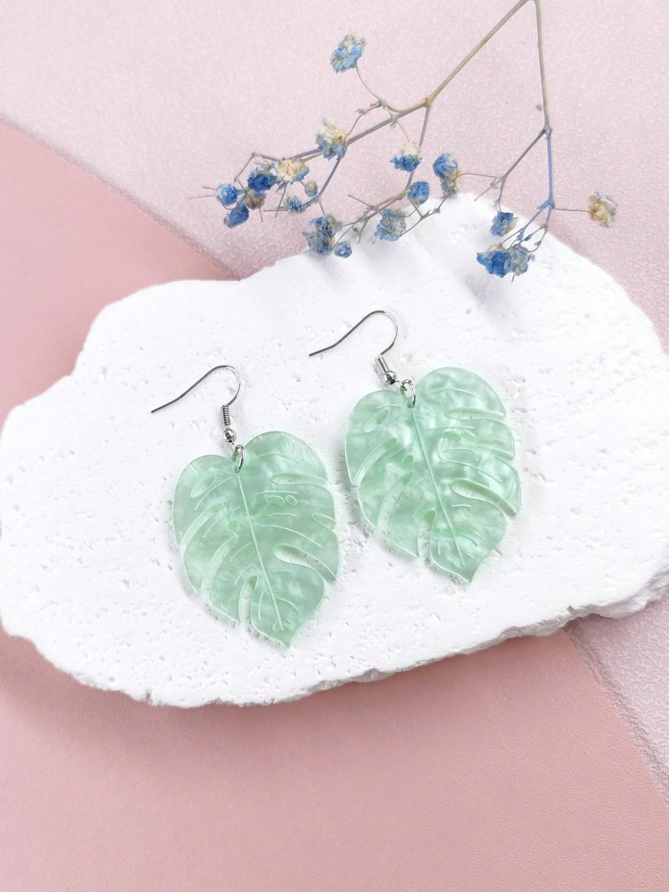 1 paar In de mode Munt Groen Acryl Esdoornblad Gevormd Bengelen Oorbellen , Eenvoudig En Fris Ont... | SHEIN